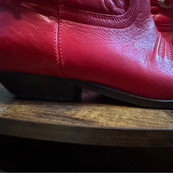 Elegant Red Leather Heeled Boots - Picture 5 of 8